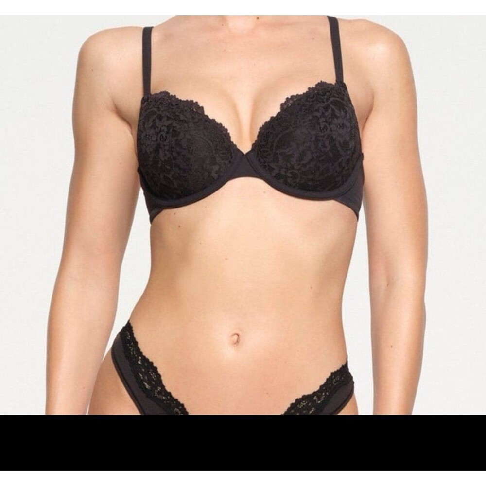 Skims Fits Everybody Lace Tshirt Bra